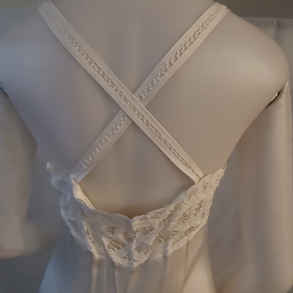 SOLD!!Issue Women's 100% Silk Embroidery Crisscross  Back Gown - Picture 9 of 11